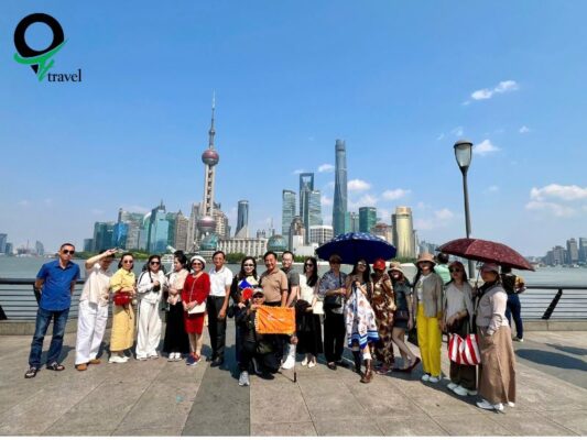 Khách du lịch đi theo đoàn là đối tượng được xem xét cấp E-visa Trung Quốc